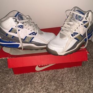 Bo Jackson Nike Air Trainer SC
Broken Bats